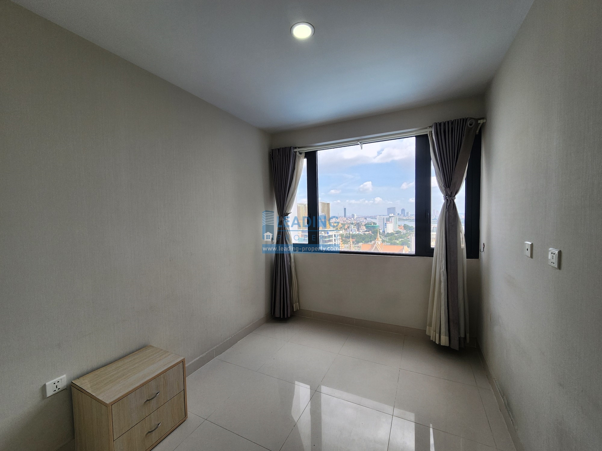 N1004 - 3 Bedrooms - $1,200 - Tonle Basac