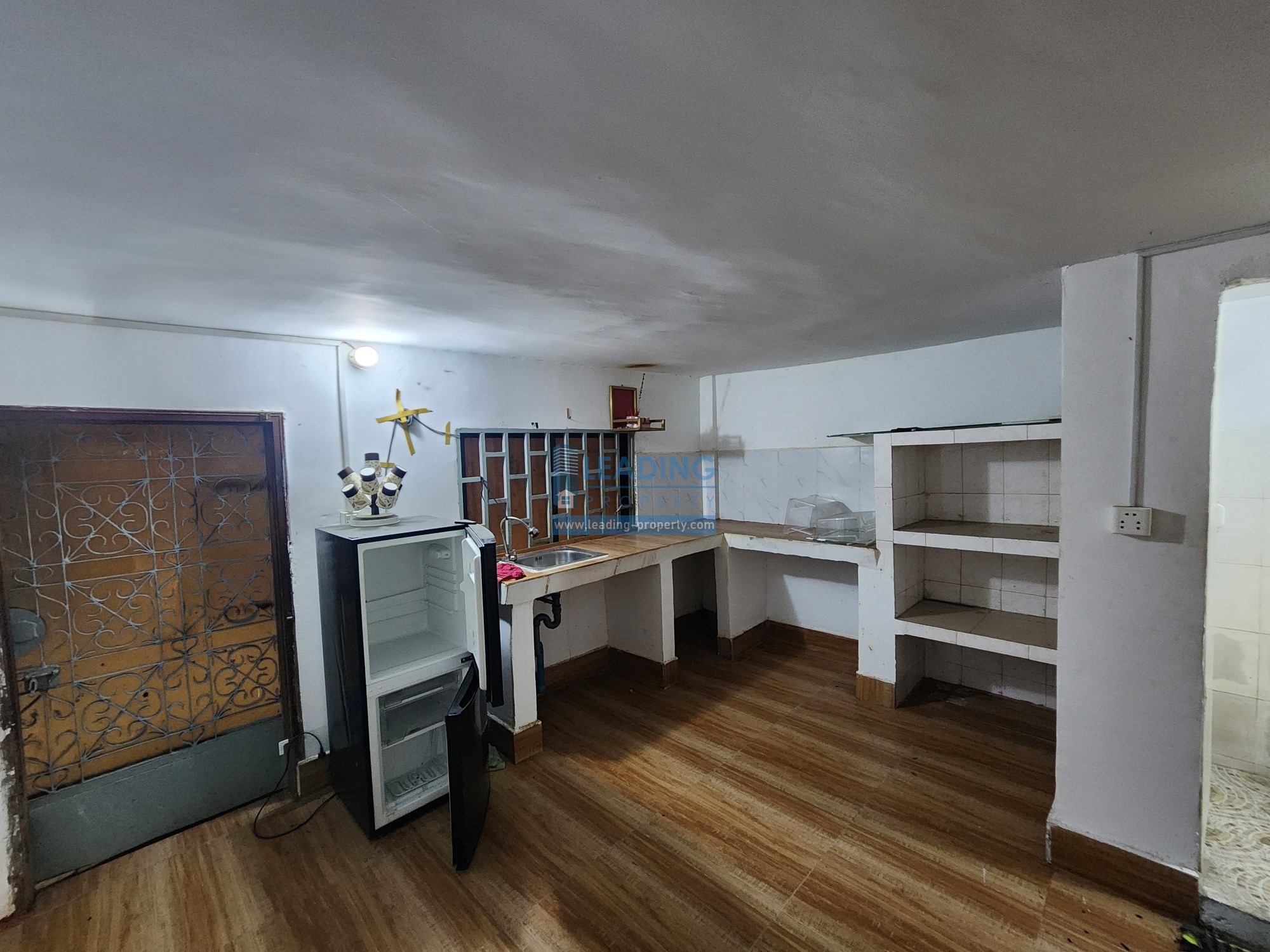 N317 - 2 BEDROOMS - STREET 2004