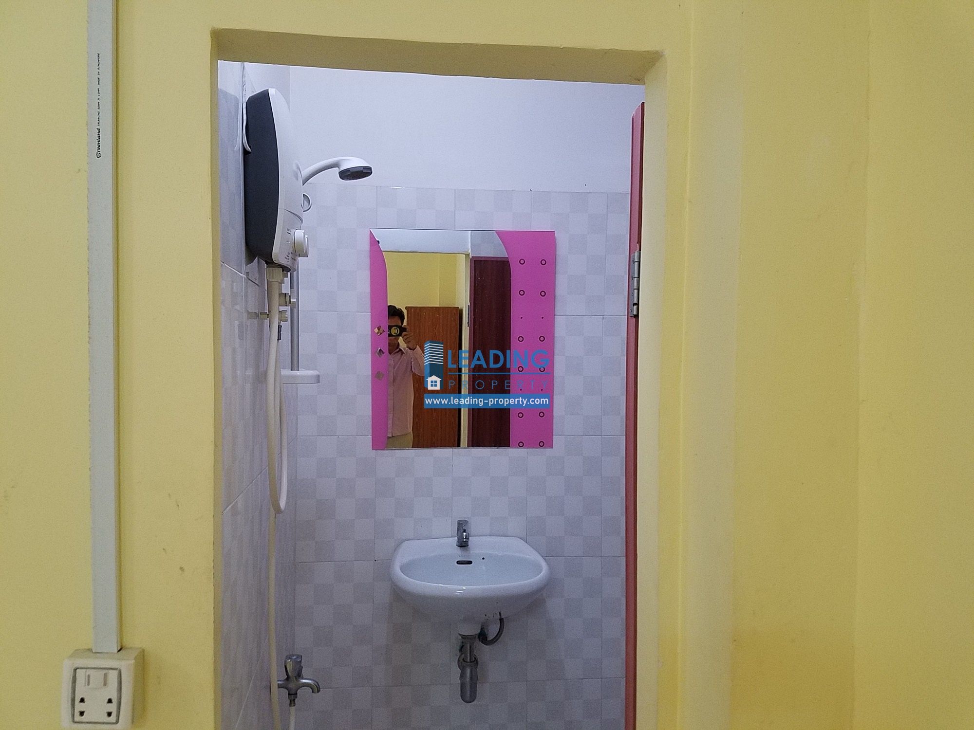 N054 - 1 BEDROOM - TONLE BASAC